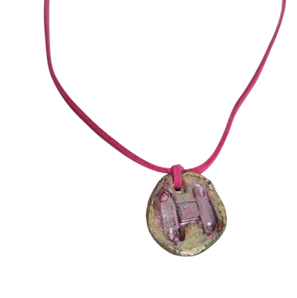 Vintage Stamped Button Metallic Pink Gold Pendant Faux Leather Necklace - Picture 1 of 5